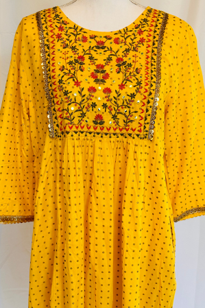 YELLOW NECK EMBROIDERED SUIT SET (NO DUPATTA) (HAS POCKETS)