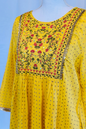 YELLOW NECK EMBROIDERED SUIT SET (NO DUPATTA) (HAS POCKETS)