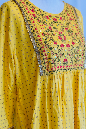 YELLOW NECK EMBROIDERED SUIT SET (NO DUPATTA) (HAS POCKETS)