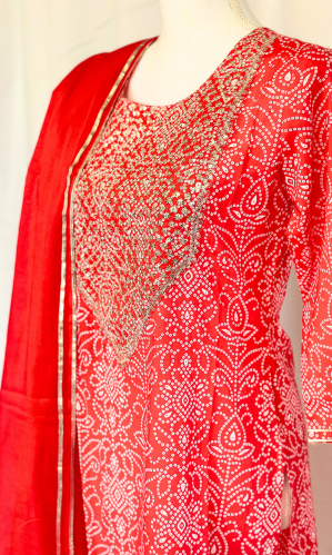 RED COTTON BANDHANI PRINT SUIT SET WITH WHITE PANTS